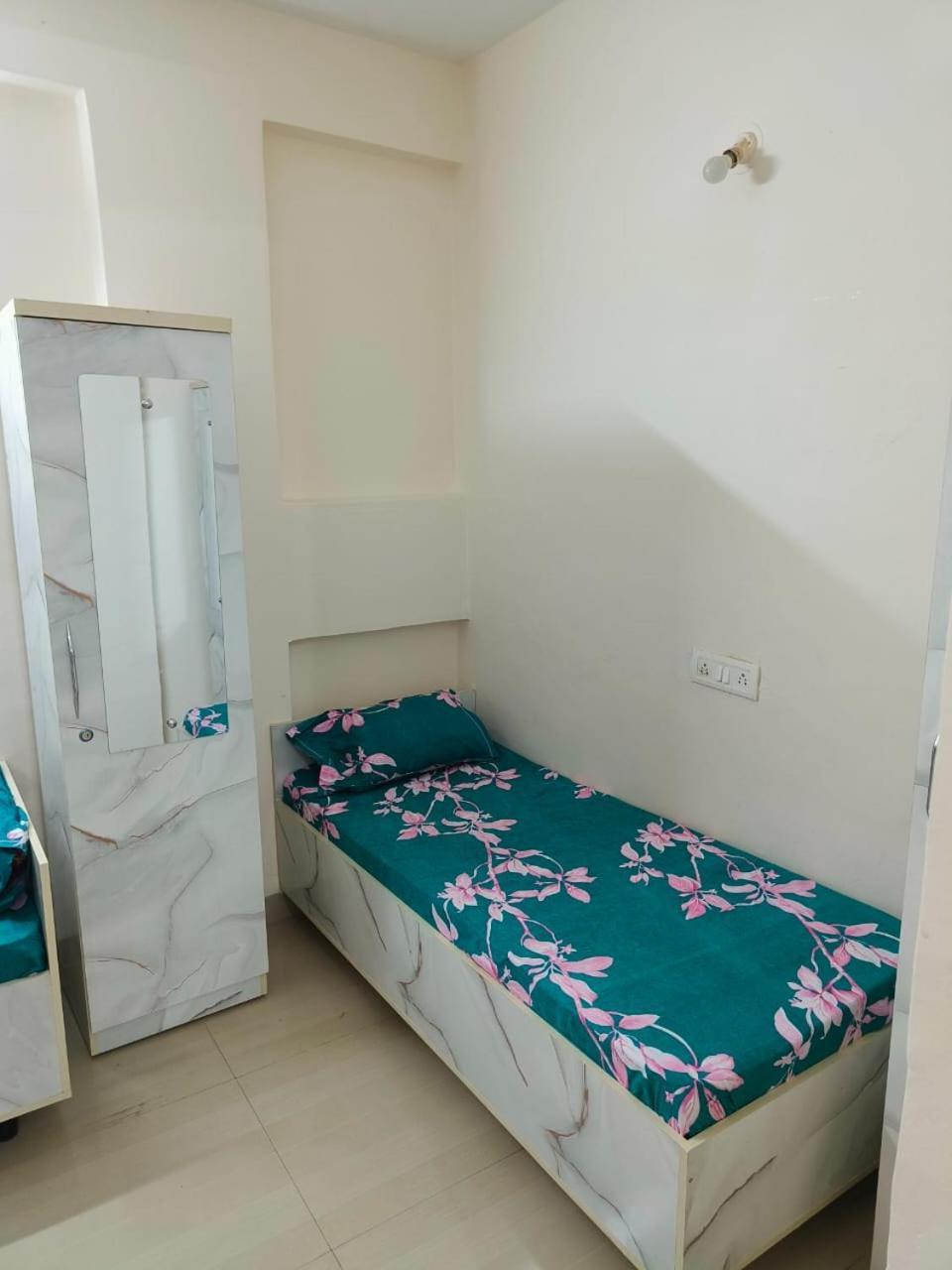 Modern Pg Hostel Пюн Екстериор снимка